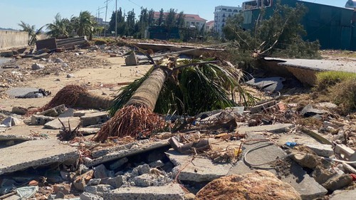 Chuyên gia lý giải về mùa bão bất thường