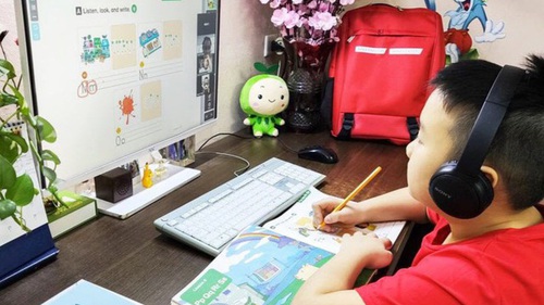 Các trường học Hà Nội thông báo khẩn chuyển học trực tuyến