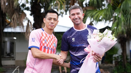 Harry Kewell gọi, Đỗ Hoàng Hên trả lời