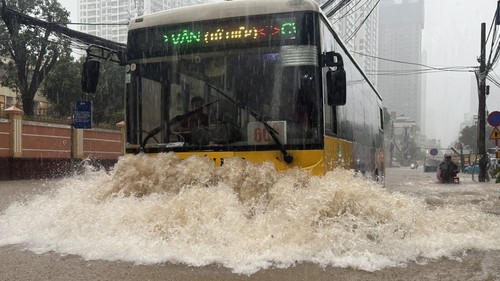 Dự báo thời tiết ngày 8/10: Cảnh báo mưa dông sáng nay tại Hà Nội