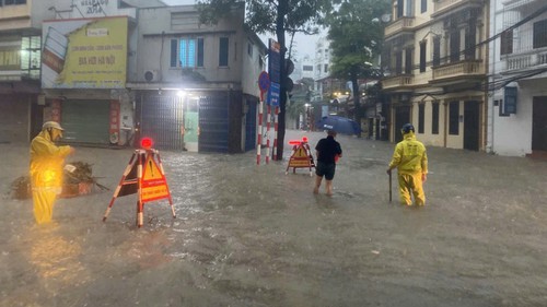 Nội thành Hà Nội tiếp tục có mưa rào và dông trong 4 giờ tới