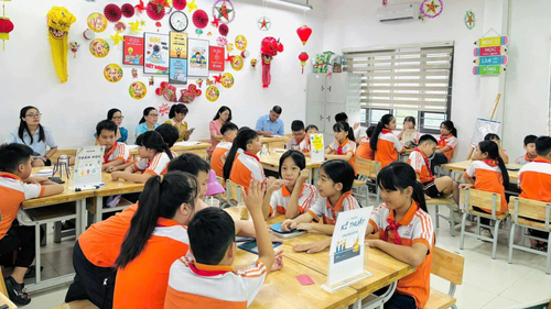 Hà Nội hửng nắng, nhiều trường đón học sinh trở lại