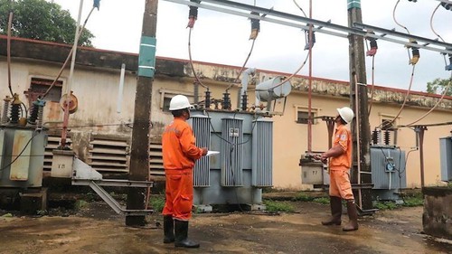 Điện lực Hà Nội nhanh chóng khôi phục điện cho các khu vực ngập úng