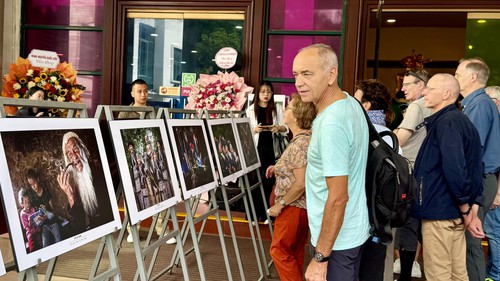 Trưng bày 54 tác phẩm trong Triển lãm ảnh “Sắc màu cuộc sống các dân tộc Việt Nam"