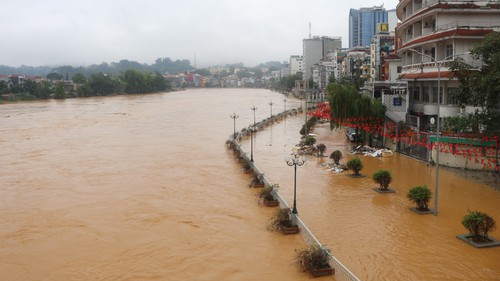 VIDEO: Bão số 11 khiến 7 người thiệt mạng, mất tích