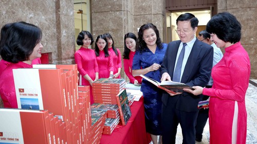 TTXVN ra mắt sách ảnh “A80: Tổ quốc trong tim”