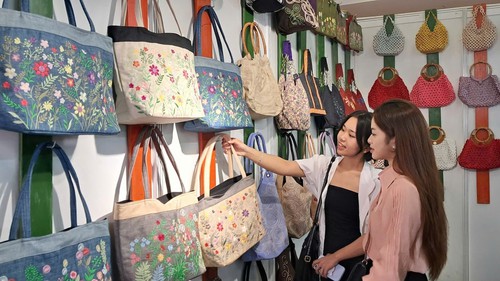 Khai mạc Hội chợ quốc tế Quà tặng hàng thủ công mỹ nghệ Hà Nội 2025