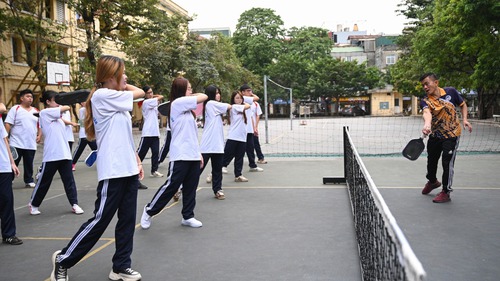 Pickleball trở thành môn học ở trường đại học Kinh tế Quốc dân, sinh viên đăng ký kín chỗ chỉ sau vài giờ mở lớp