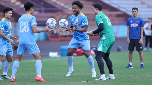 Tin nóng bóng đá Việt Nam hôm nay 12/11: Đặng Văn Lâm chấn thương; Đổi lịch trận Việt Nam gặp Lào