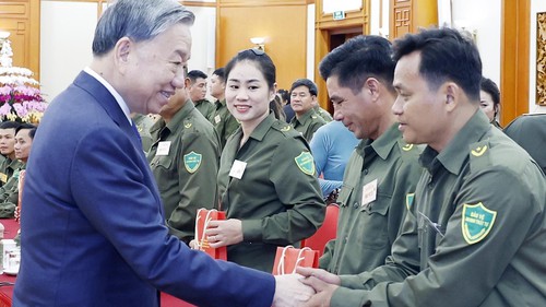 Tổng Bí Thư gặp mặt đại biểu tiêu biểu toàn quốc tham gia bảo vệ an ninh, trật tự ở cơ sở