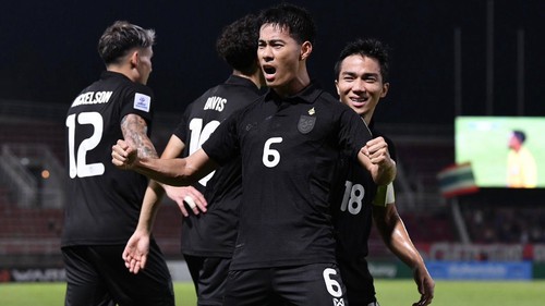 Theerathon lập công, tuyển Thái Lan đánh bại Singapore trong ‘đại tiệc’ bàn thắng