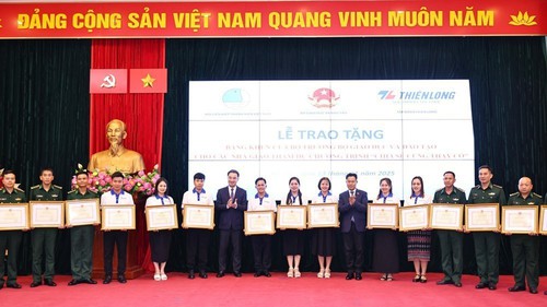 Bộ Giáo dục và Đào tạo tuyên dương 80 nhà giáo trong chương trình "Chia sẻ cùng thầy cô 2025"