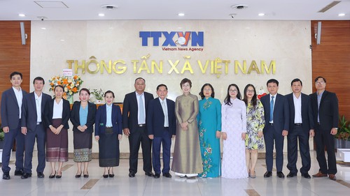 Tổng Giám đốc TTXVN Vũ Việt Trang hội đàm với Tổng Giám đốc Thông tấn xã Pathet Lào