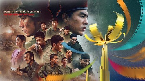 Giao lưu với đoàn phim 'Mưa đỏ' trong khuôn khổ Liên hoan Phim Việt Nam lần thứ 24