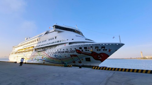 Quảng Ninh đón chuyến tàu biển hạng sang chở hơn 1.100 du khách Trung Quốc 