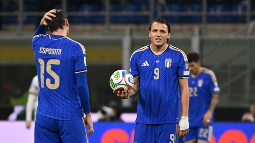 Italy phải đá play-off: Khi đối thủ lớn nhất là chính họ