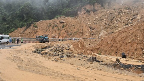 Thủ tướng Chính phủ yêu cầu khẩn trương khắc phục sự cố sạt lở đất tại đèo Khánh Lê, Khánh Hòa