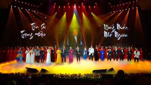 Bản hòa ca về tình thầy trò dành tặng GS-NSND Trung Kiên nhân Ngày Nhà giáo Việt Nam