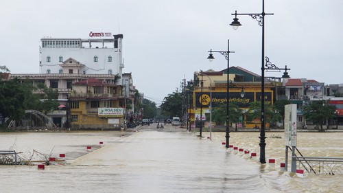 Huế: Lũ trên sông Hương xuống dần