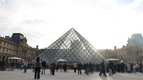 Pháp: Bảo tàng Louvre đóng cửa phòng trưng bày do vấn đề hạ tầng