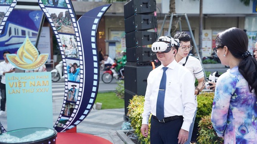 Khai mạc triển lãm ảnh về TP HCM trong khuôn khổ Liên hoan phim Việt Nam lần thứ 24