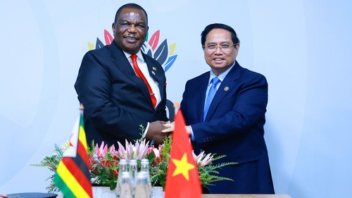 Thủ tướng gặp Phó Tổng thống Zimbabwe Constantino Chiwenga