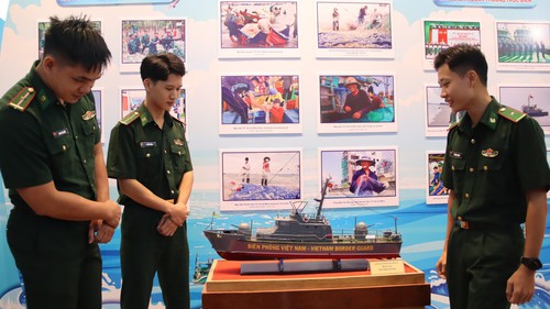 Khai mạc trưng bày chuyên đề "Tổ quốc nhìn từ biển"