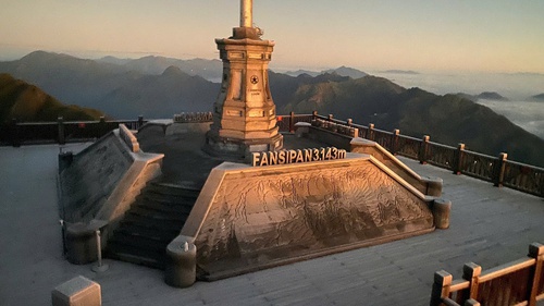 Băng tuyết phủ trắng đỉnh Fansipan 