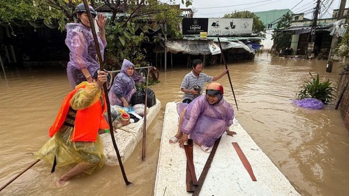 Mưa rất lớn trong đêm, nhiều khu vực ở Quy Nhơn bị ngập trở lại