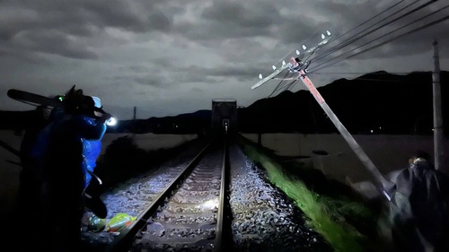 Dự kiến khoảng 22 giờ đêm nay sẽ khôi phục đường sắt Bắc- Nam