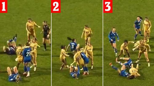 Nữ cầu thủ bóp cổ rồi quật đối thủ xuống sân như pha đấu vật WWE