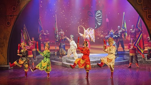 Góc nhìn 365: "Điểm tựa" để tuồng... bước tiếp