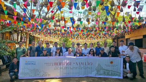 "Photo tour" - hành trình vun đắp hợp tác văn hóa Việt Nam - Lào