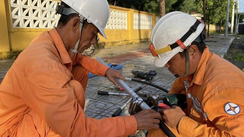 Trong tâm cơn “đại hồng thủy”: Làm gì để ứng phó mưa lũ bất thường