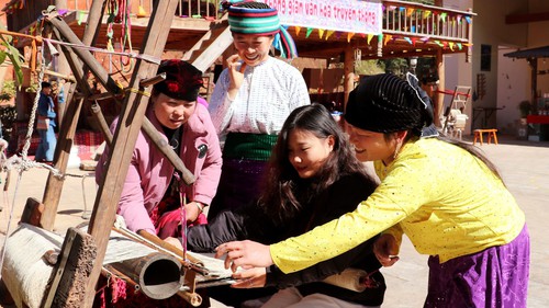 Lễ hội Hoa Tam giác mạch 2025: Độc đáo bản sắc trên cao nguyên đá