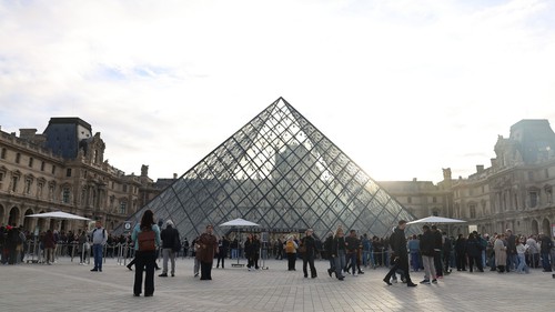 Pháp: Bảo tàng Louvre tăng giá vé với các du khách ngoài EU