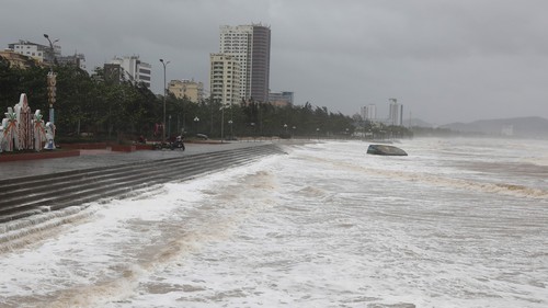Thời tiết đêm 28/11: Dự báo gió mạnh, sóng lớn và mưa dông trên biển
