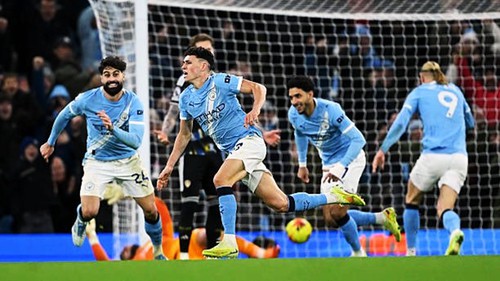 Foden hóa người hùng, Man City đánh bại Leeds trong cơn mưa bàn thắng