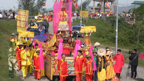 Phát huy giá trị di sản lễ hội đền ông Hoàng Mười