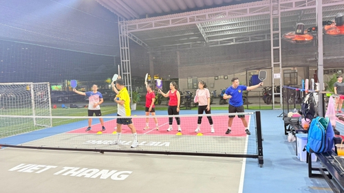 Thầy dạy pickleball gây sốt cộng đồng mạng, bất ngờ với mức học phí