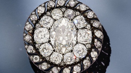 Chiếc trâm chạm kim cương của Hoàng đế Napoléon tái xuất sau hơn 200 năm