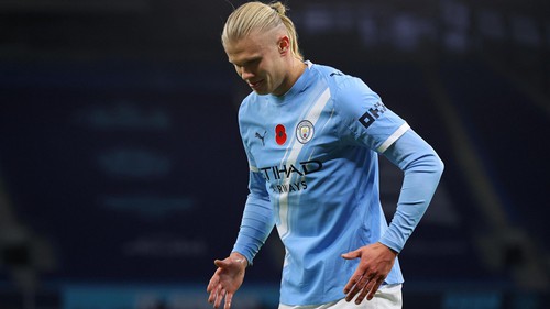 Haaland gây sốt với màn ăn mừng kiểu robot