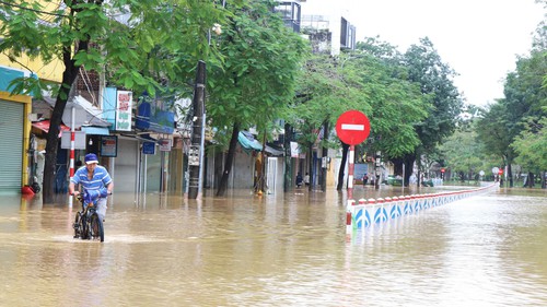 Khuyến cáo di chuyển trên các tuyến đường qua thành phố Huế