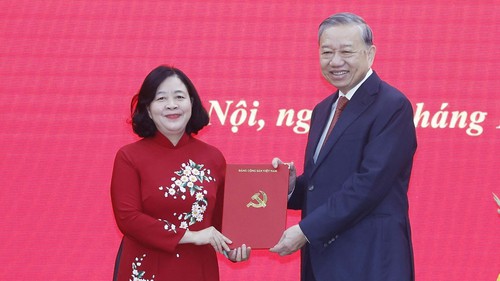 Đồng chí Bùi Thị Minh Hoài giữ chức Bí thư Đảng ủy Mặt trận Tổ quốc, các đoàn thể Trung ương