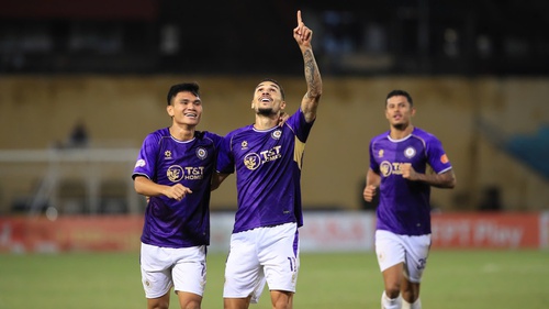 HLV Harry Kewell và Hà Nội FC hâm 'nóng' cuộc đua vô địch V-League