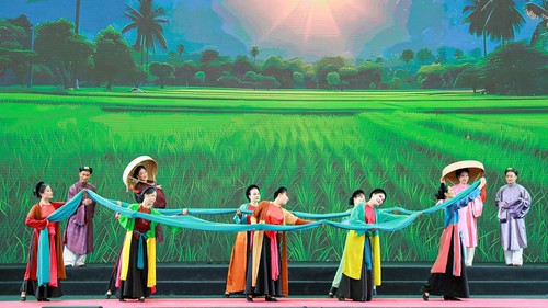 Góp ý dự thảo văn kiện Đại hội XIV của Đảng: Xác định văn hóa ngang tầm vị trí với kinh tế, chính trị và xã hội