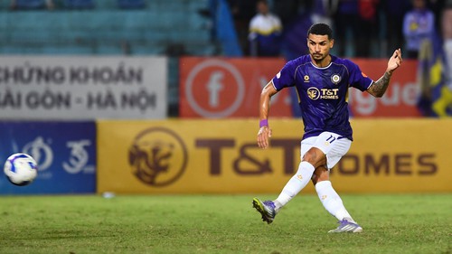 Vì sao Hoàng Hên đã có quốc tịch Việt Nam và có phong độ cao nhưng chưa được HLV Kim Sang Sik triệu tập?