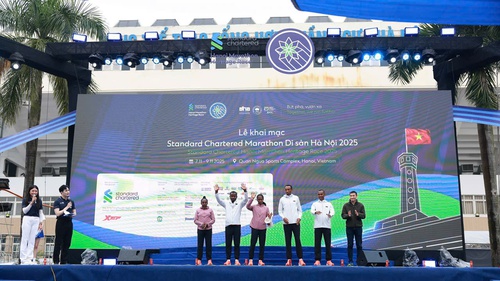 Khai mạc giải chạy Standard Chartered Marathon Di Sản Hà Nội 2025
