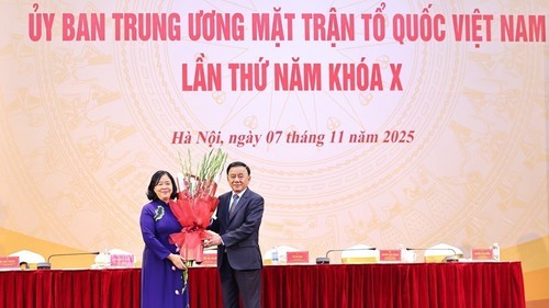 Đồng chí Bùi Thị Minh Hoài giữ chức Chủ tịch UBTW MTTQ Việt Nam