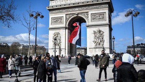 Ngày càng nhiều gia đình rời bỏ “kinh đô ánh sáng”